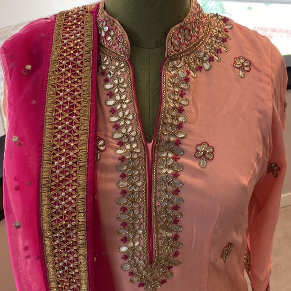 Palazzo Suit - Picture 2 of 5